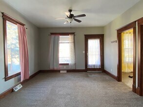 339 E Lincoln St in Bloomington, IL - Building Photo - Building Photo
