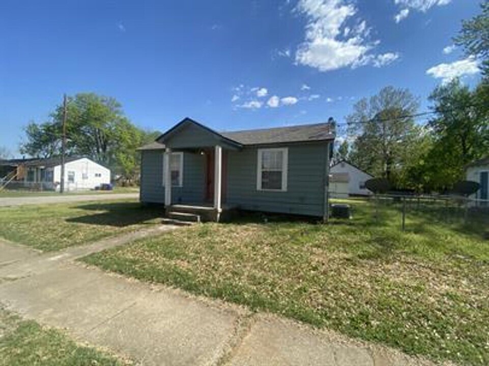 2104 Savannah St in Fort Smith, AR - Building Photo