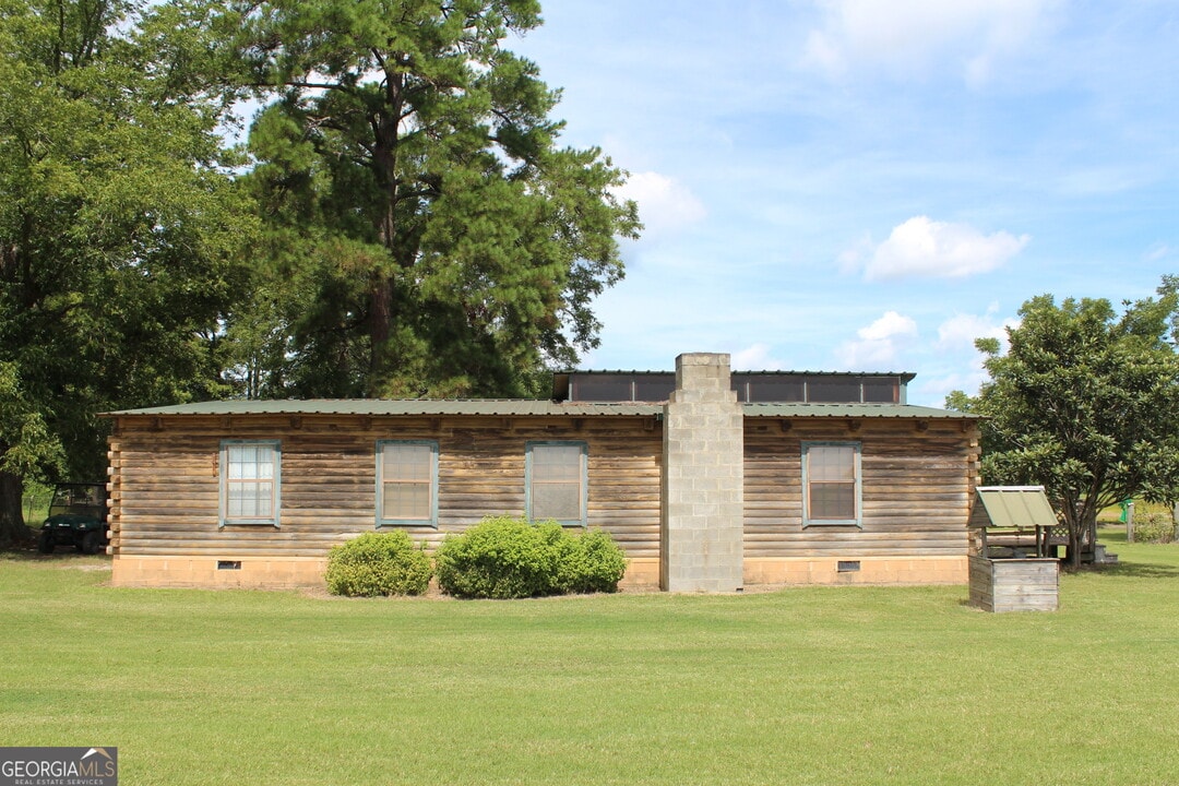 663 W C Hodges Rd in Statesboro, GA - Building Photo