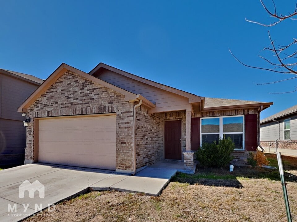 4007 Turning Pine Edge in Converse, TX - Building Photo