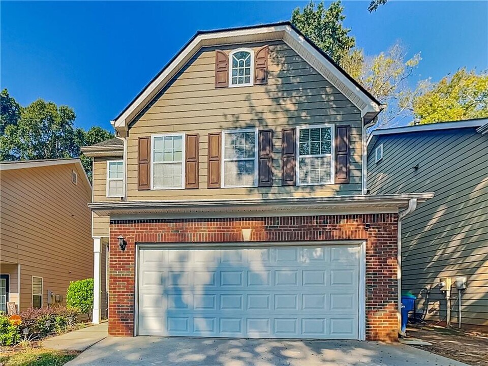 2157 Capella Cir SW in Atlanta, GA - Building Photo