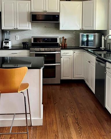 2835 W Colorado Blvd in Dallas, TX - Building Photo - Building Photo