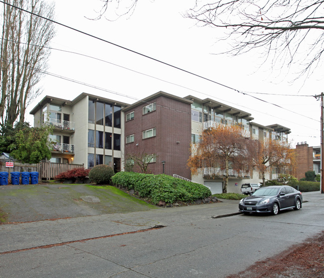 Evanston Arms Apartments in Seattle, WA - Building Photo - Building Photo