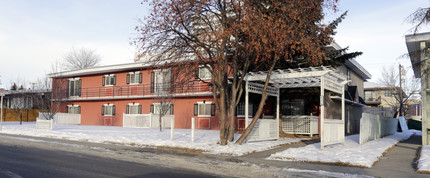 620 68th Ave SW in Calgary, AB - Building Photo - Primary Photo