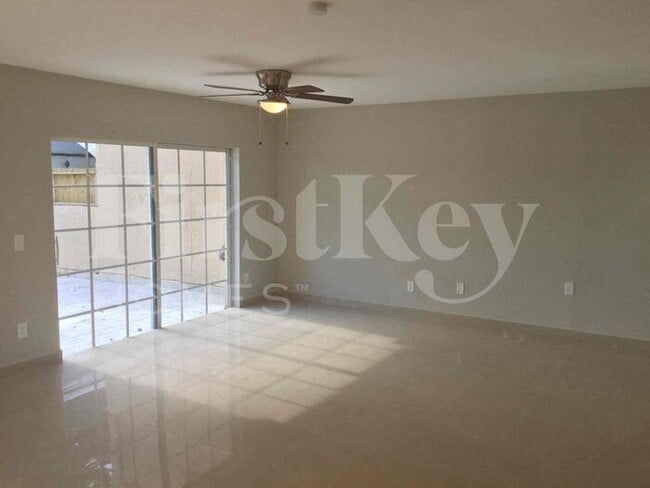 6723 SW 140th Ave in Miami, FL - Building Photo - Building Photo