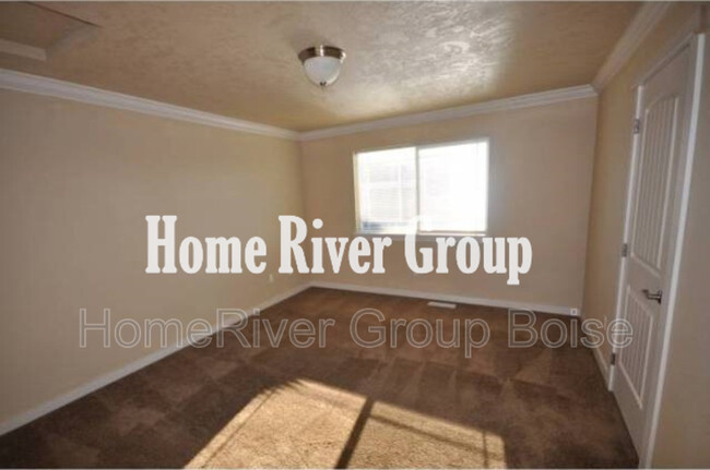 9249 W Brogan Dr in Boise, ID - Building Photo - Building Photo