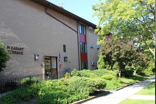 Pleasant Terrace in Milwaukee, WI - Foto de edificio - Building Photo