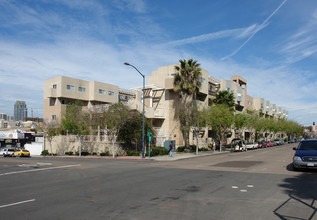 Hacienda Townhomes in San Diego, CA - Building Photo - Building Photo