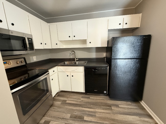 property at 555 N Dupont Ave