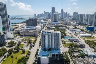 275 NE 18th St, Unit PH10 in Miami, FL - Building Photo