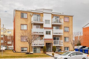 405 Ampère Av in Laval, QC - Building Photo