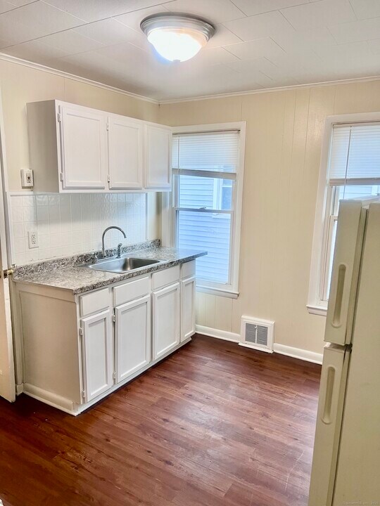 282 Front Ave in West Haven, CT - Building Photo