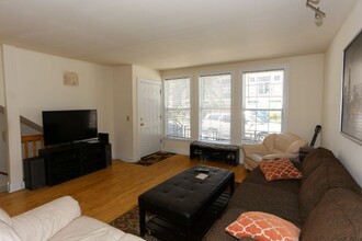1059 W Fry St, Unit J01P in Chicago, IL - Foto de edificio - Building Photo