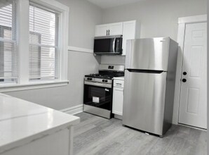 2939 N Fairfield Ave, Unit 1A in Chicago, IL - Foto de edificio - Building Photo