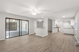 6802 Vialinda Dr in Houston, TX - Building Photo - Building Photo