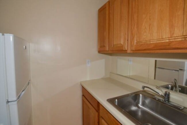 429 W Roscoe St, Unit J03W in Chicago, IL - Foto de edificio - Building Photo