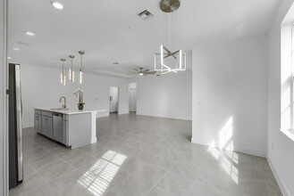26390 Coco Cay Cir, Unit 102 in Bonita Springs, FL - Foto de edificio - Building Photo