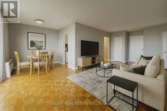 35 Confederation Dr in Toronto, ON - Building Photo - Building Photo