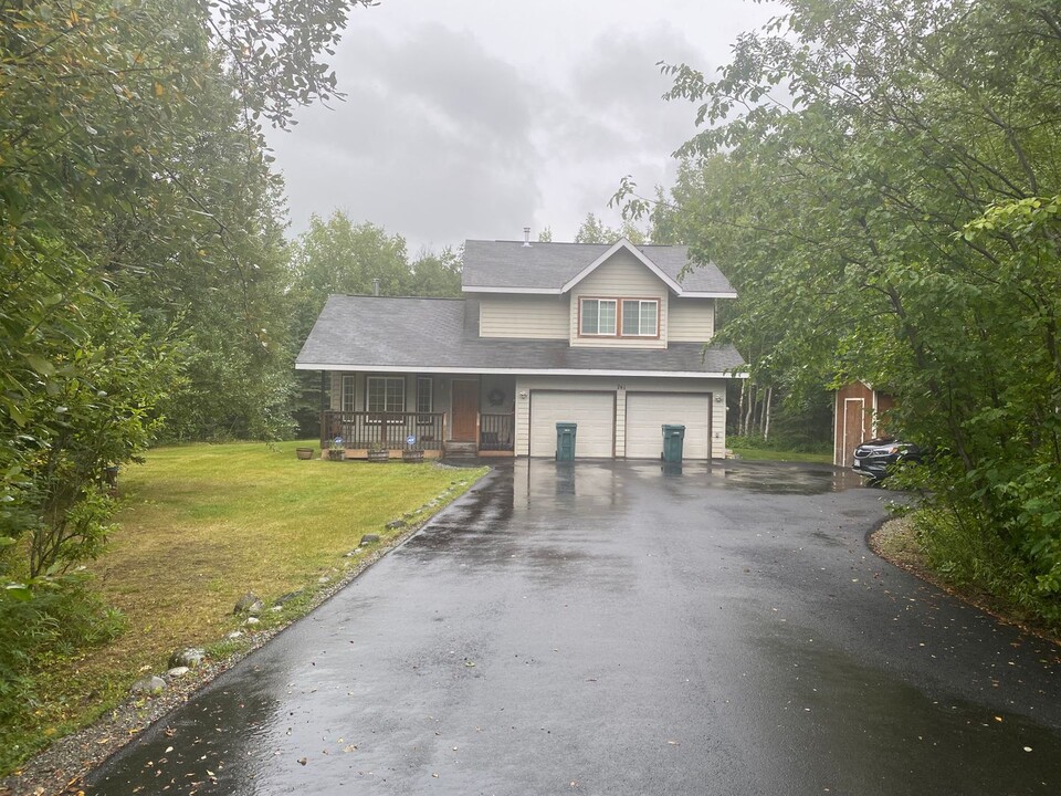 741 S Bettina Way in Wasilla, AK - Building Photo