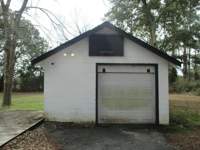 1591 NC-24 in Newport, NC - Building Photo - Building Photo