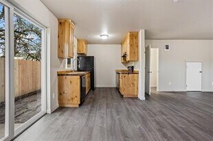 535 SE Sheridan Rd in Sheridan, OR - Building Photo