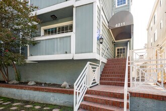 4211 Arch Dr in Studio City, CA - Building Photo - Building Photo