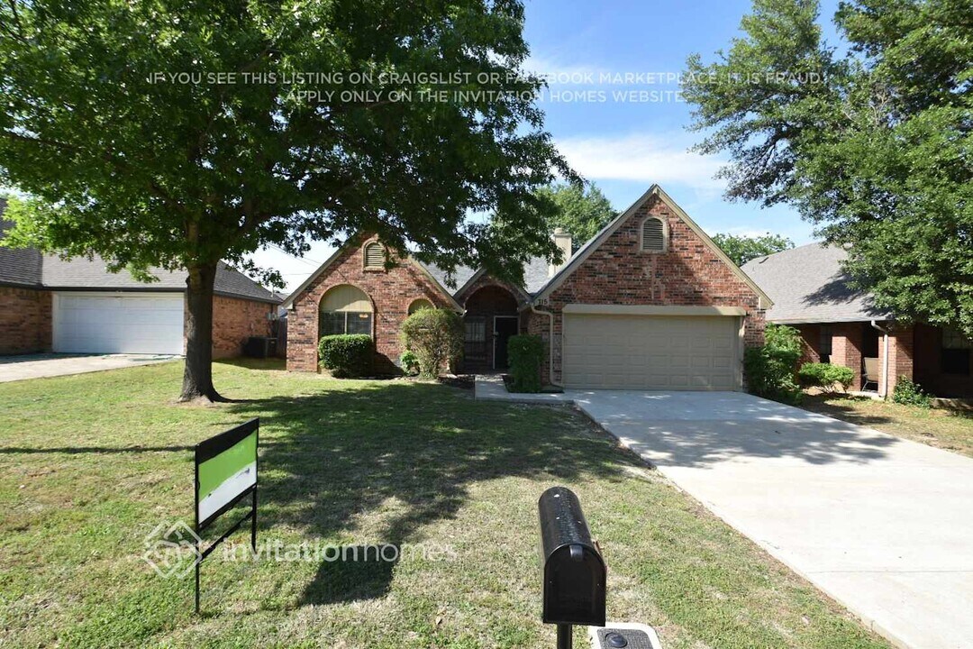 715 Meadowdale Rd in Arlington, TX - Building Photo