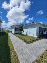 1689 Whistlegrass Ln in Loxahatchee, FL - Building Photo