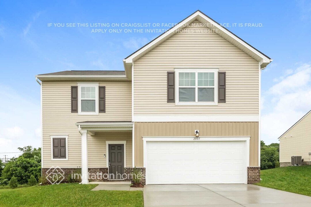 2005 Sellerback Wy in Columbia, TN - Building Photo