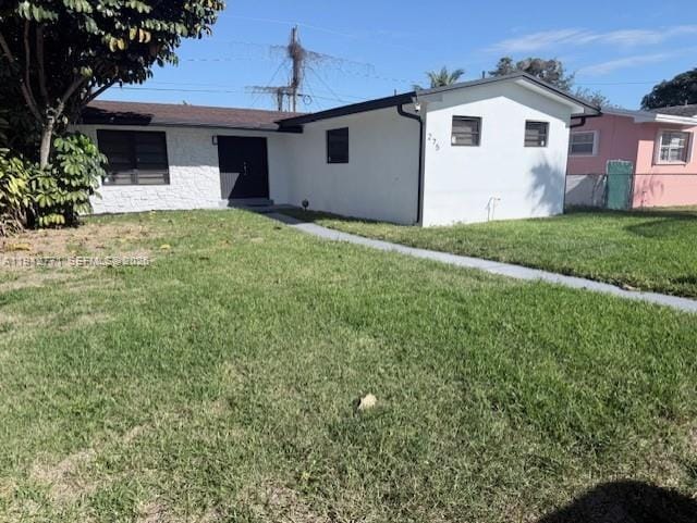 275 NE 173rd St in North Miami Beach, FL - Building Photo - Building Photo