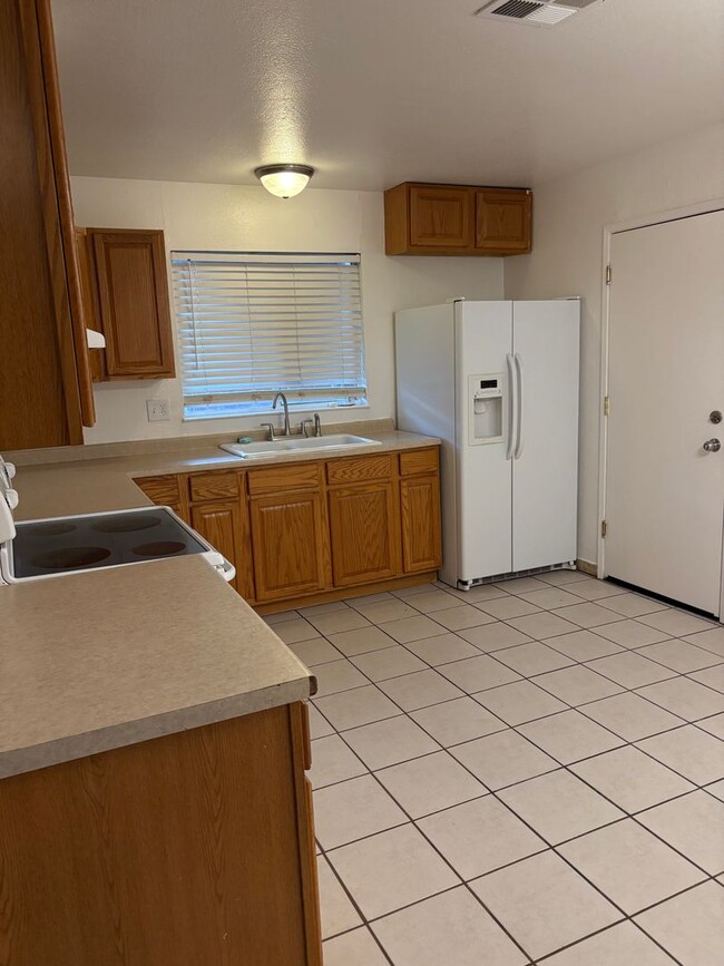 10438 Abington Way in Rancho Cordova, CA - Foto de edificio - Building Photo