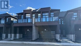 51 Harold Wilson Ln in Richmond Hill, ON - Building Photo