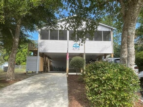 321 NE 59th St in Oak Island, NC - Building Photo - Building Photo