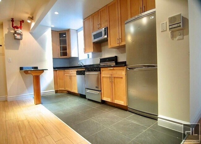 E 18TH ST. in New York, NY - Building Photo - Building Photo