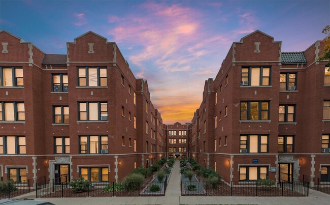 3935 N Janssen, Unit 2
