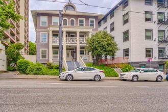 Hidwell Apartments in Portland, OR - Building Photo - Building Photo