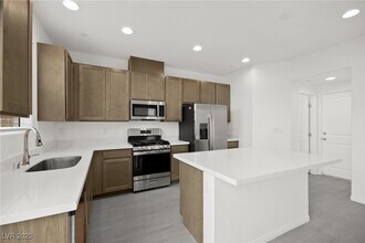 10140 Glen Aulin St in Las Vegas, NV - Building Photo - Building Photo