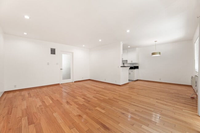 1608 S Bentley Ave in Los Angeles, CA - Building Photo - Building Photo