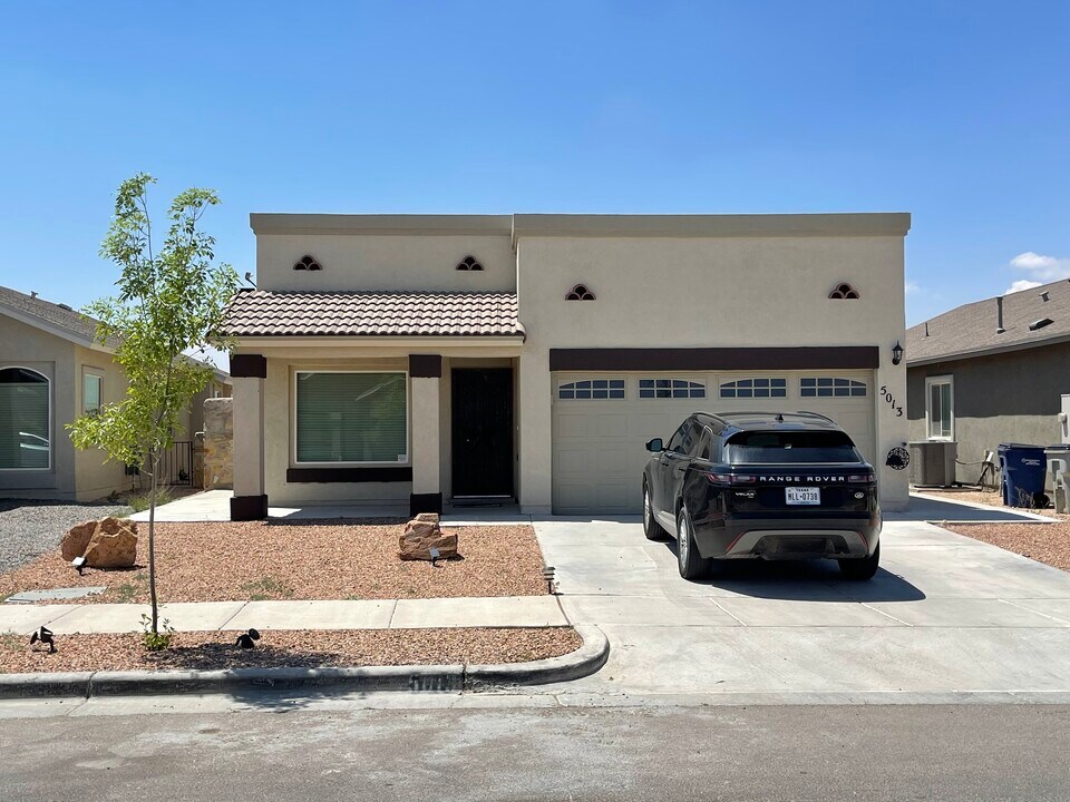 5013 Joe Castillo St in El Paso, TX - Building Photo