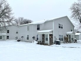 1387 S Glen Cir in Aurora, IL - Building Photo