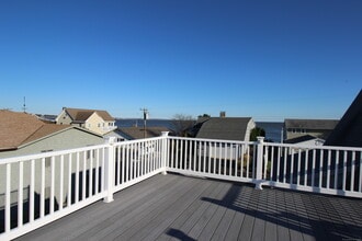 147 Captains Dr in Westbrook, CT - Building Photo - Building Photo