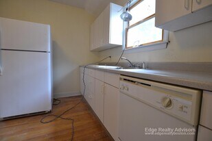 65 N Crescent Circuit in Boston, MA - Building Photo
