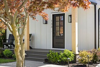 133 Atlantic Ave in Manasquan, NJ - Foto de edificio - Building Photo