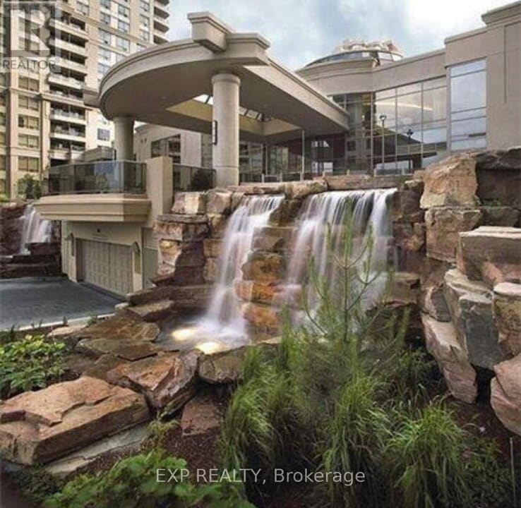 3888 Duke of York Blvd in Mississauga, ON - Building Photo