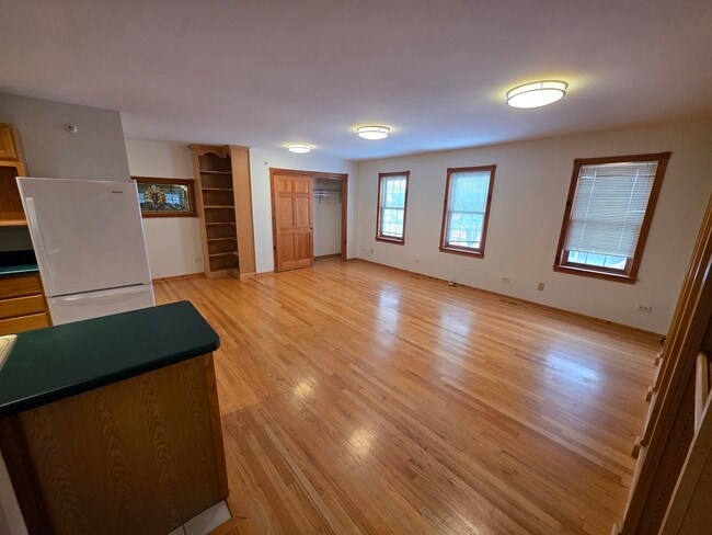 236 Robert Parker Coffin Rd in Long Grove, IL - Building Photo - Building Photo