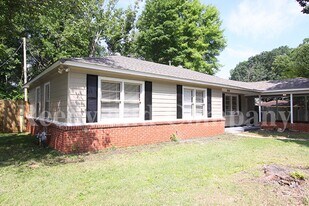 1555 S Perkins Rd in Memphis, TN - Building Photo