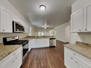 2037 Vanamen Ct in Conroe, TX - Building Photo - Building Photo