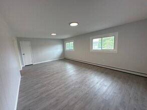 52 Arcadia Rd in Hope Valley, RI - Building Photo - Building Photo