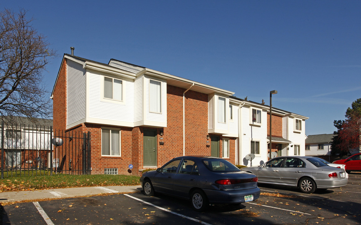 Town Center Apartments in Highland Park, MI - Foto de edificio