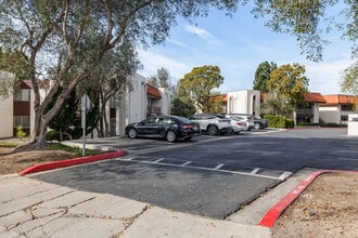 Casa Del Cerro in San Diego, CA - Foto de edificio - Building Photo